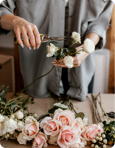Florist making flower arrange