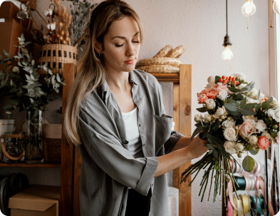 Florist making flower arrange